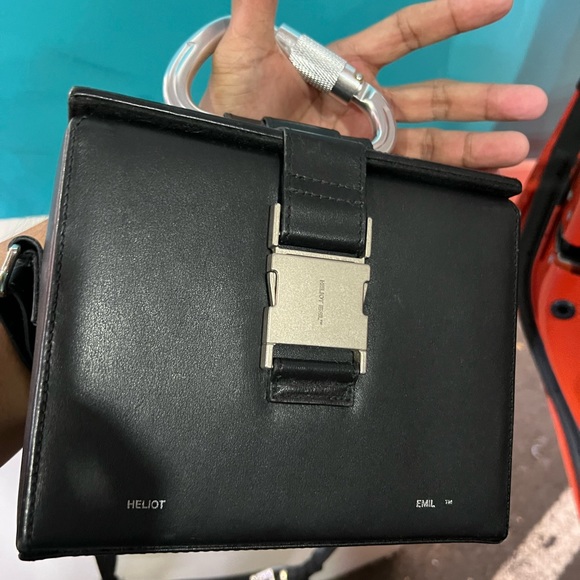 HELIOT EMIL Black Carabiner Box Bag
by Heliot Emil (UNISEX)-Unique - Picture 9 of 16